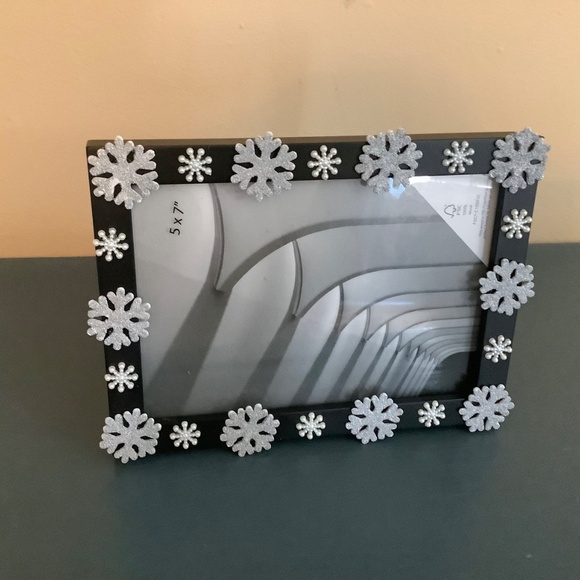 5x7 glitter snowflake and pearl snowflake frame - Picture 2 of 7